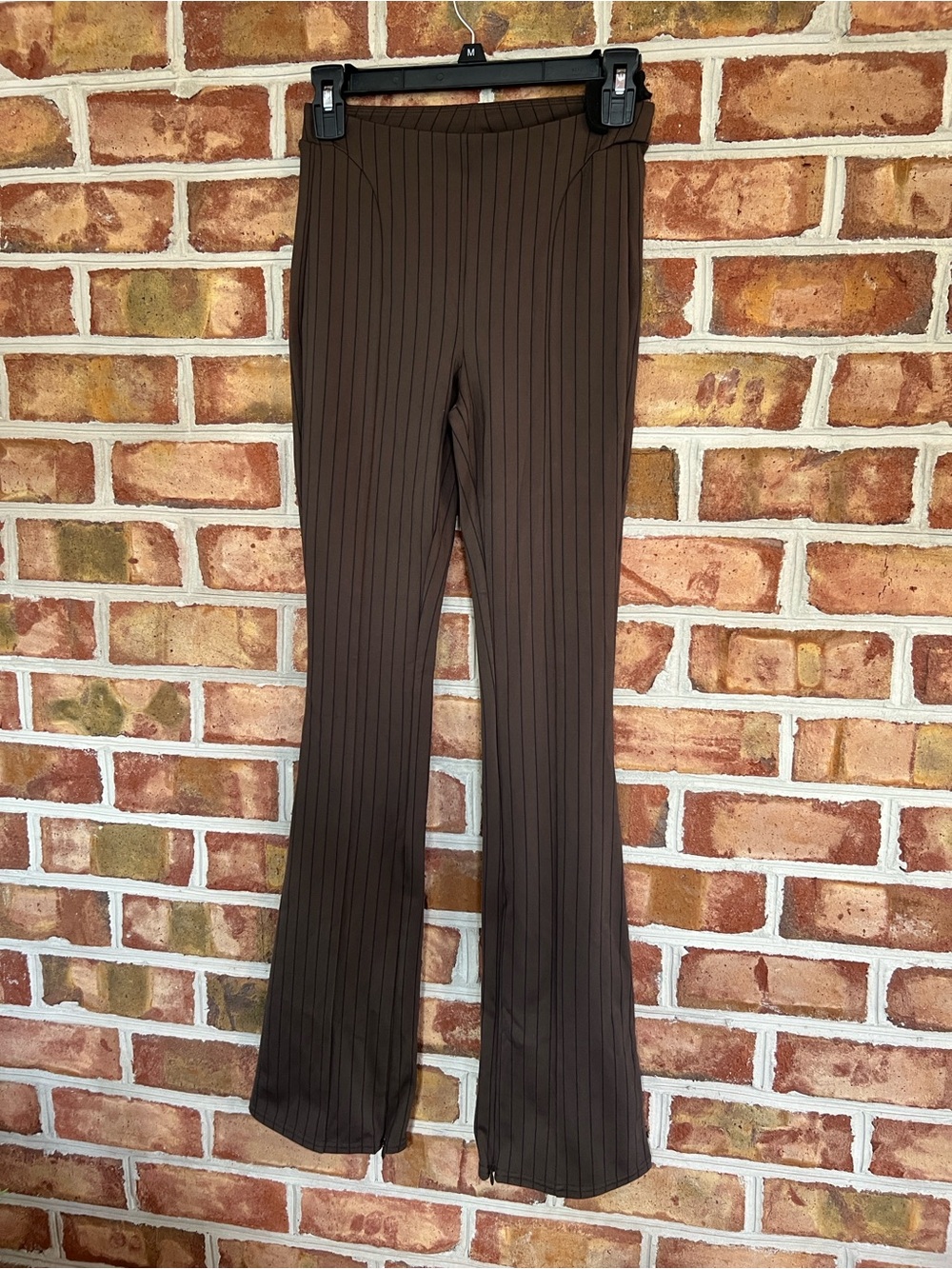 ALO Yoga Dark Brown Ribbed Flare espresso and black stretch Pants. Small